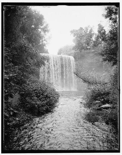 Minnehaha Falls from below, Minneapolis, Minnesota