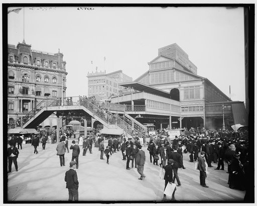 Manhattan entrance to Brooklyn Bridge, New York