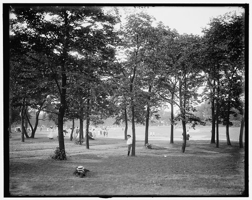 Going to band concert, Lincoln Park, Chicago, Ill.