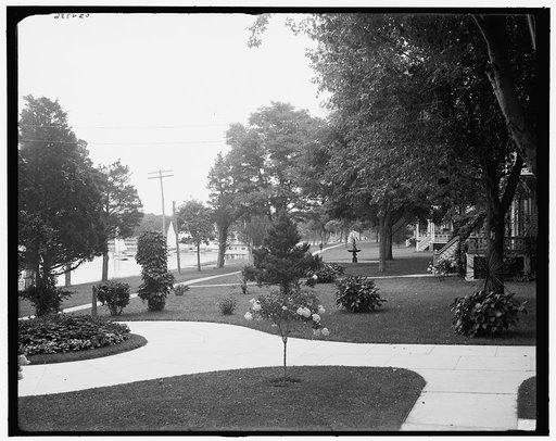 Cottages along bay front, Prospect Point, Shelter Island, N.Y.