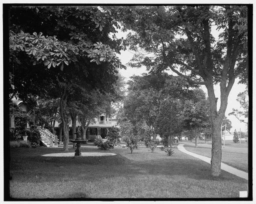 Cottages along water front, Prospect Point, Shelter Island, N.Y.