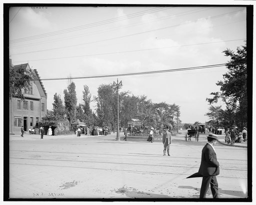 Approach to Belle Isle bridge, Detroit, Mich.