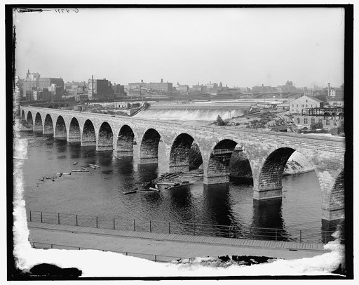 St. Anthony's Falls & milling district, Minneapolis, Minn.