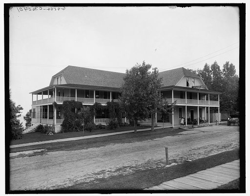 Beach Hotel, Charlevoix, Mich.