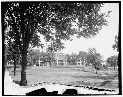Near old ladies' home, Minnehaha, Minneapolis, Minn.