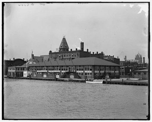 Wayne Hotel and pavilion from the river, Detroit, Mich.