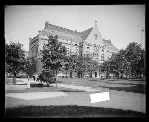 East of Cobb Lecture Hall, University of Chicago, Chicago, Ill.