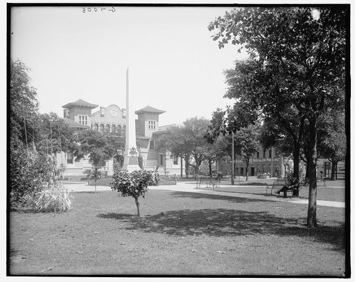 The Plaza (Plaza Ferdinand VII) and city hall, Pensacola, Fla.