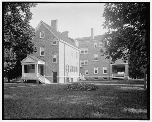 Lake Forest residence of Hugh R. McCullough, exterior