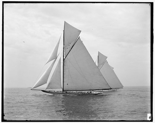 Yachts Constitution and Independence 3 minutes after start
