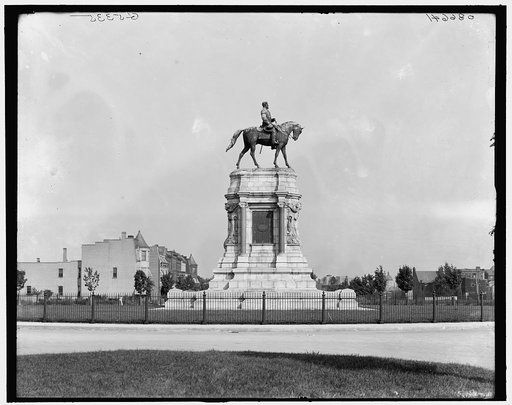 Equestrian statue of Robert E. Lee, Richmond, Va.