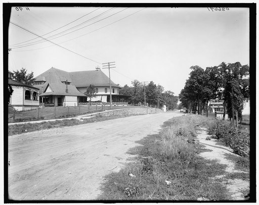 The Drive, Reed's Lake, East Grand Rapids, Mich.