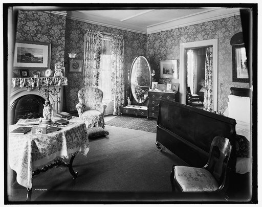 Residence of Mrs. H.C. Parke, bedroom, Detroit, Mich.