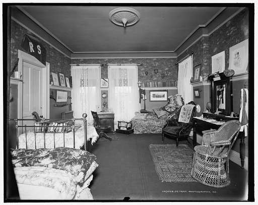 Residence of Mrs. H.C. Parke, bed room, Detroit, Mich.