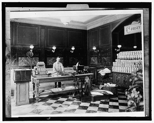 C. Lindenberg Hollieferont, fish store, Berlin, Germany