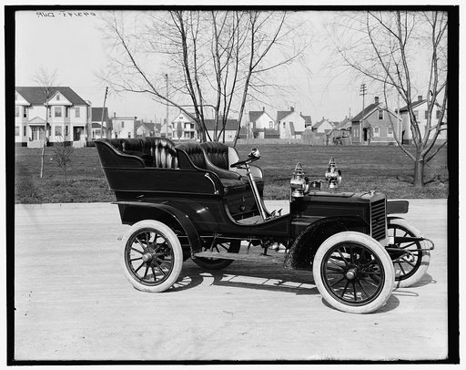 Northern Manufacturing Company touring car, three-quarter view