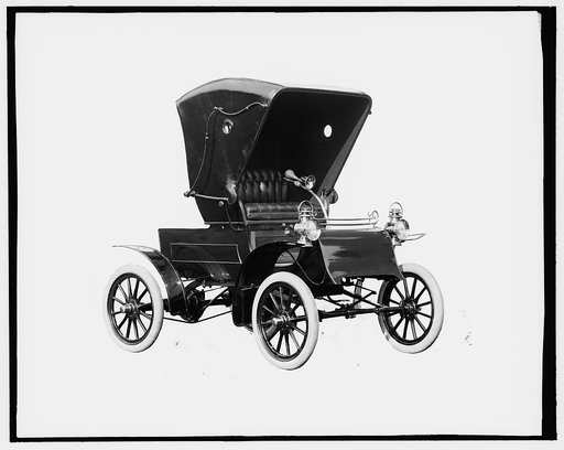 Northern Manufacturing Company automobile, front-quarter view with top