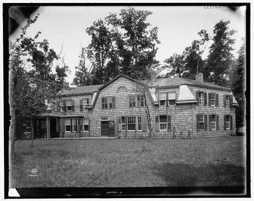 Suburban home of Mrs. Robert Hoe, Jr., exterior, Port Washington, New York