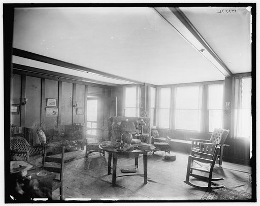 Suburban home of Mrs. Robert Hoe, Jr., living room, Port Washington, New York
