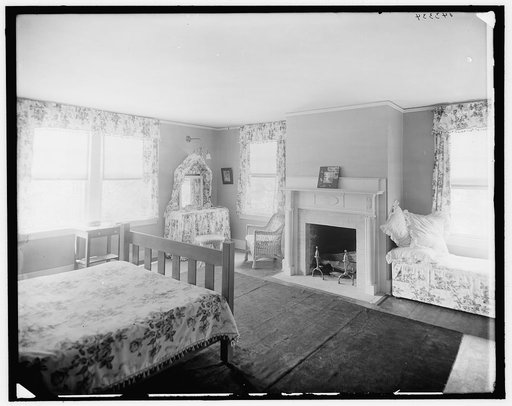 Suburban home of Mrs. Robert Hoe, Jr., sleeping room, Port Washington, New York