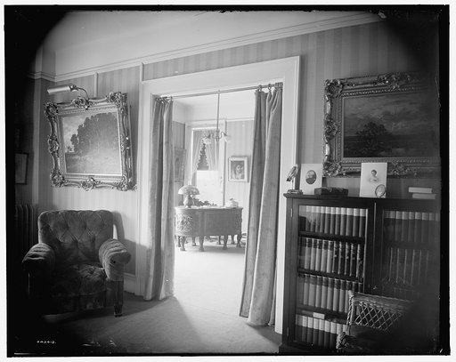 Room with bookcase, study with desk