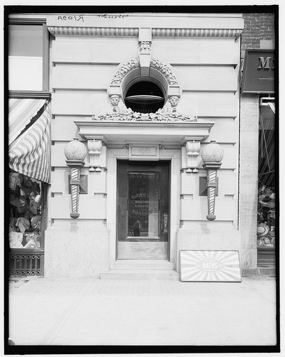 Entrance to barber shop, Pardridge & Blackwell building, Detroit, Mich.