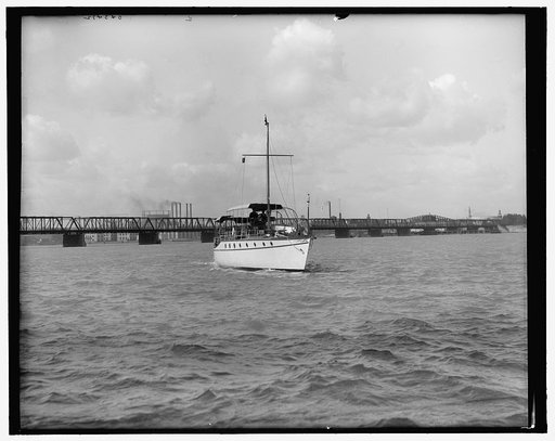 Yacht Althea, bow
