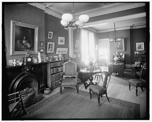 Interior, 121 Henry Street sitting room, showing grate, Detroit, Mich.