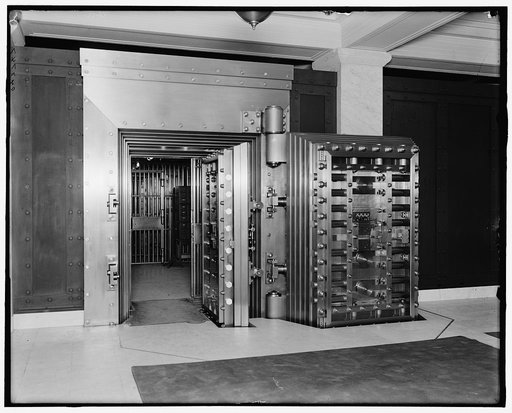25-ton door, safe deposit vault, main office, Old Colony Trust Company, Boston, Mass.