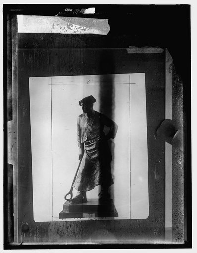 Sculpture, courtyard, and artifacts, Detroit Institute of Art [Detroit Museum of Art], Mich.