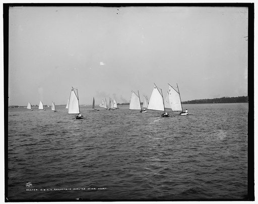 D.B.C.Y. [Detroit Boat Club yacht] regatta, 5 minutes after start