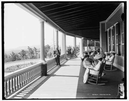 Piazza of the Wontanesca [i.e. Montanesca Hotel], Mt. Pocona [sic], Pa.