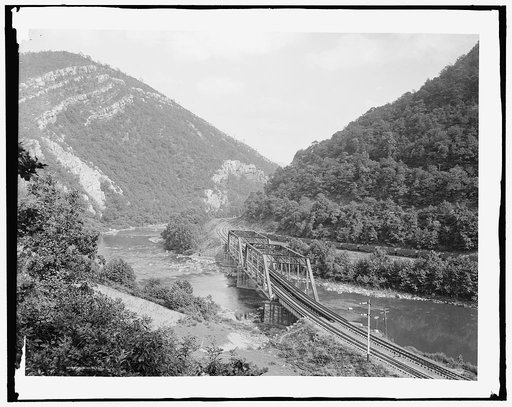 Iron Mountains & water gap near Clifton Forge, Clifton Forge, Va.