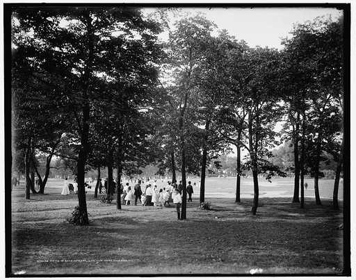Going to band concert, Lincoln Park, Chicago, Ill.