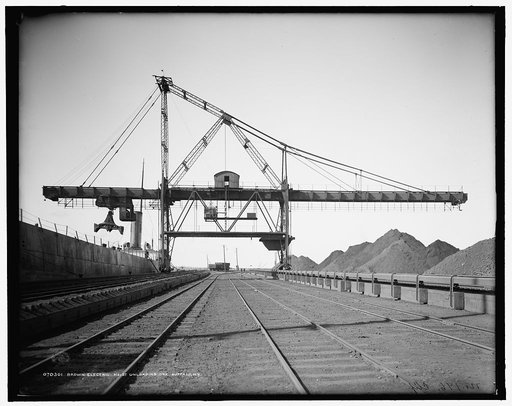 Brown electric hoist, unloading ore, Buffalo, N.Y.