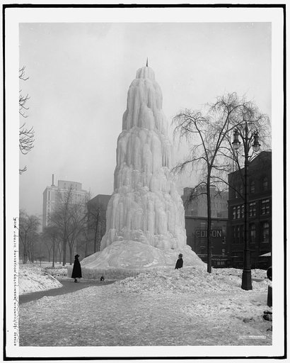 Ice fountain, Washington Boulevard, Detroit, Mich.