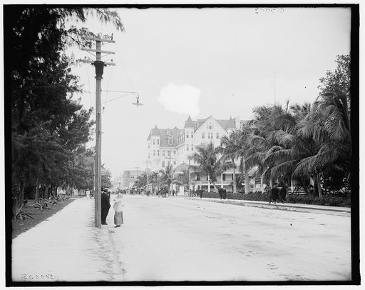 12th Street, looking west, Miami, Fla.