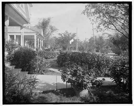 W. Palm Beach residences, gardens, W. Palm Beach, Fla.