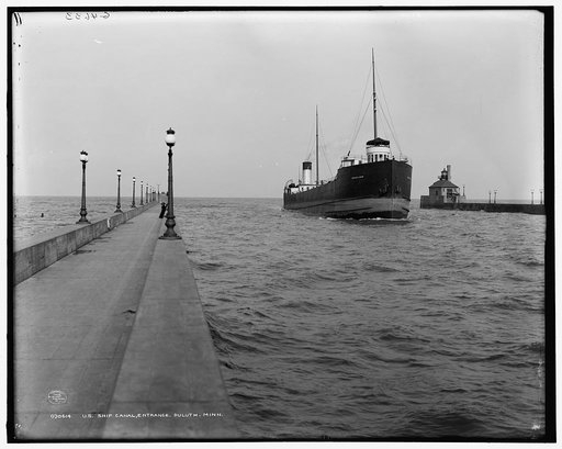 U.S. ship canal entrance, Duluth, Minn.
