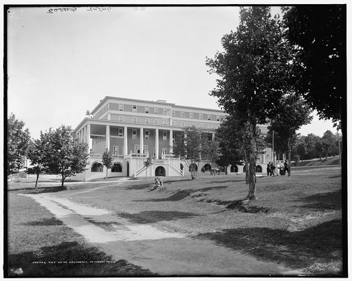 The New Arlington, Petoskey, Mich.