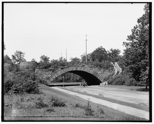 Viaduct in Rockefeller Pk. [Park], Cleveland, O[hio