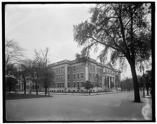 Large building, Savannah, Ga.
