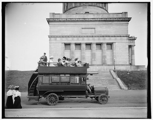 Rubber-neck auto, Riverside Drive, New York, N.Y.