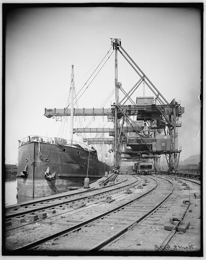 Brown electric hoist unloading freighter Constitution, Cleveland, Ohio