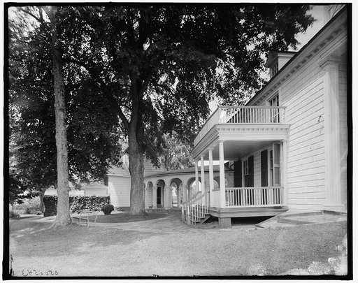 The Library piazza and the south colonnade, Mt. Vernon, Va.