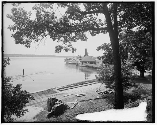 The Steamer landing, Mt. Vernon, Va.