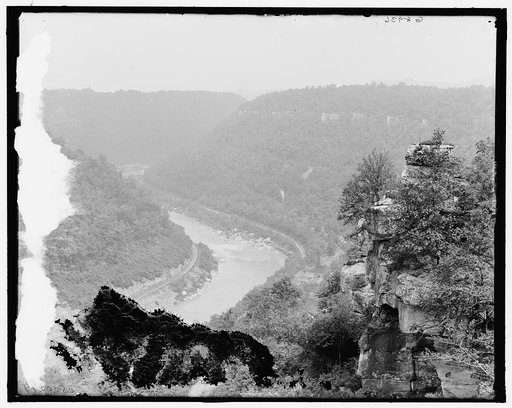 Chimney Rock and New River canyon near Chesapeake & Ohio Railway, Fayette, W. Va.