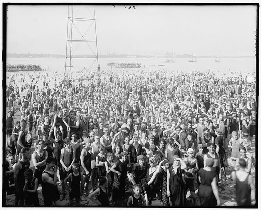 Bathing beach, Belle Isle Park, Detroit, Mich.