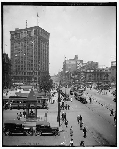 Looking up Woodward Avenue, Detroit, Mich.