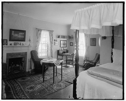 Bedroom with fireplace